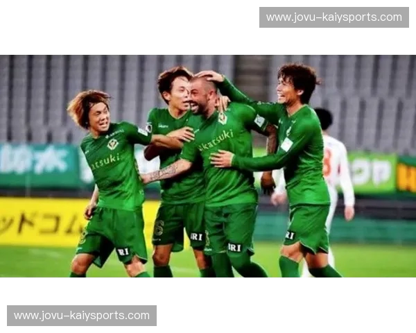 埃菲尔铁塔下的华尔兹与加勒比海的雷鬼狂想：法国vs牙买加的绿茵博弈