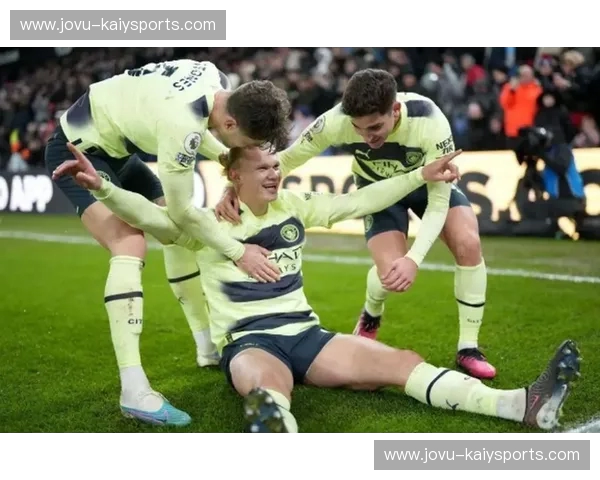 梦回塞尔赫斯特公园的硝烟：当“老牌豪门”曼联再次踏入“巨人杀手”水晶宫的狩猎场